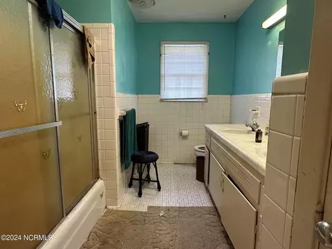 Bath - 2720 Bowdens Rd, Faison, NC 28341 photo 1 of 2