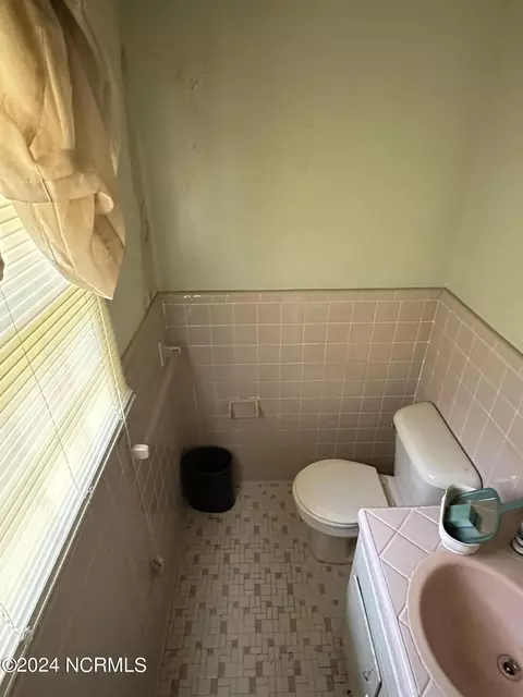 Bath - 2720 Bowdens Rd, Faison, NC 28341 photo 2 of 2
