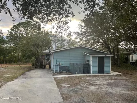 104 Admiral Ct, Hampstead, NC 28443