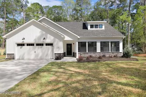 756 Boundaryline Dr NW, Calabash, NC 28467