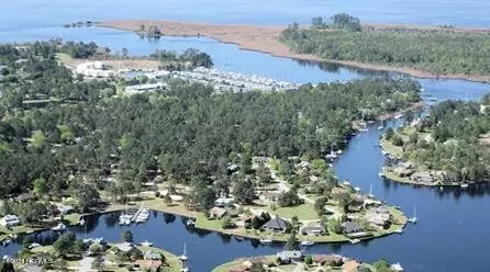 1002 Harbour Pointe Dr, New Bern, NC 28560
