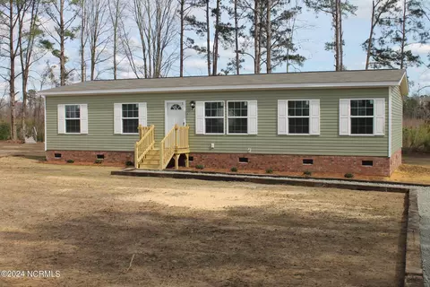 235 Pridgen Acres Dr, Clarkton, NC 28433