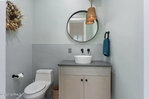 Bath - 146 Cove Side Ln, Hampstead, NC 28443 photo 1 of 10
