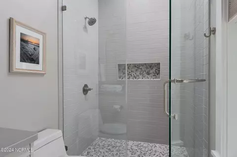 Bath - 146 Cove Side Ln, Hampstead, NC 28443 photo 3 of 10