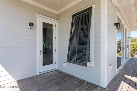 Exterior - 146 Cove Side Ln, Hampstead, NC 28443 photo 6 of 30