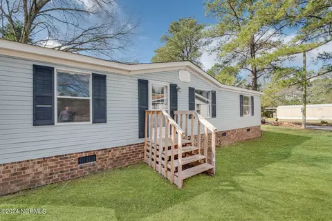 1570 Charter Dr, Greenville, NC 27834