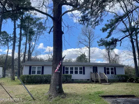 13 Castle Farms Rd, Castle Hayne, NC 28429