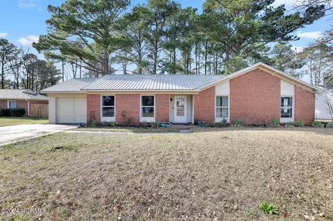 513 W Springhill Ter, Jacksonville, NC 28546