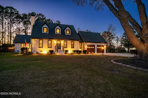5013 Lakeshore Dr, New Bern, NC 28562