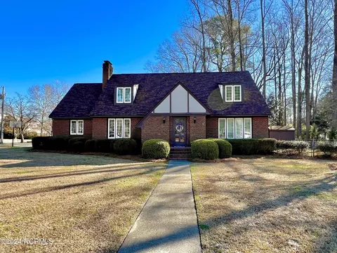 2715 Brookhaven Dr, Kinston, NC 28504