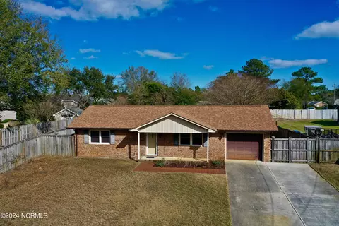 325 Redwood Rd, Wilmington, NC 28412