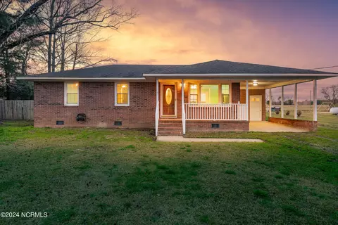 52 Taylor Dr, Tarboro, NC 27886