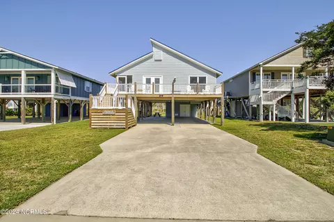 628 E Dolphin Dr, Oak Island, NC 28465