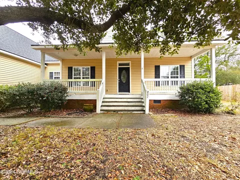 207 Marine Dr, Sneads Ferry, NC 28460