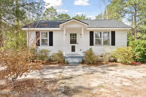 135 S Pecan St, Pinebluff, NC 28373