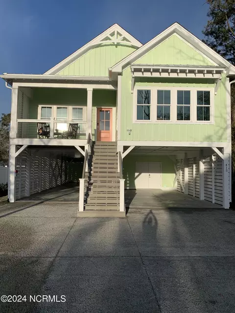 415 Sherrill St, Oak Island, NC 28465
