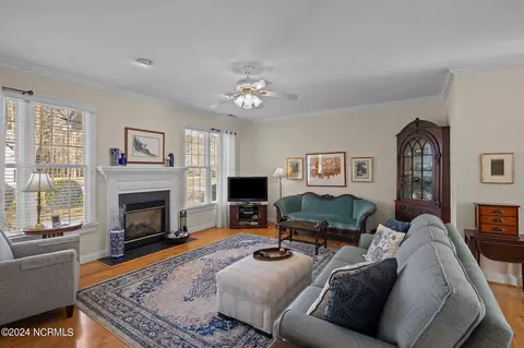 Living - 100 Nanticoke Ct, Chocowinity, NC 27817 photo 2 of 5