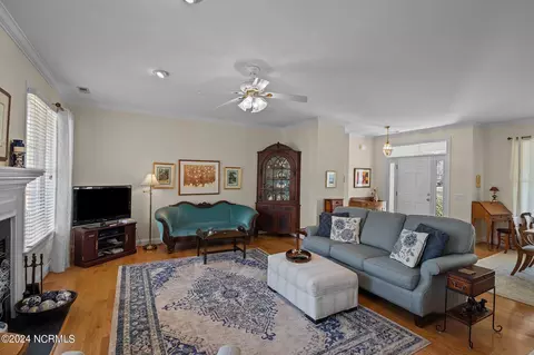 Living - 100 Nanticoke Ct, Chocowinity, NC 27817 photo 3 of 5