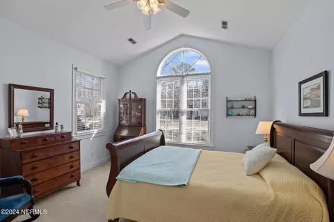 Bedroom - 100 Nanticoke Ct, Chocowinity, NC 27817 photo 4 of 5