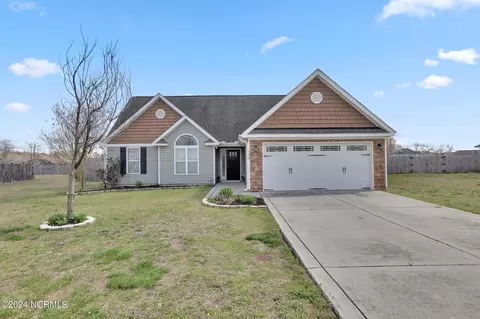 308 Cadenza Ln, Richlands, NC 28574