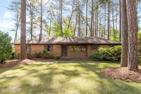 1155 Johnson Dr, Williamston, NC 27892