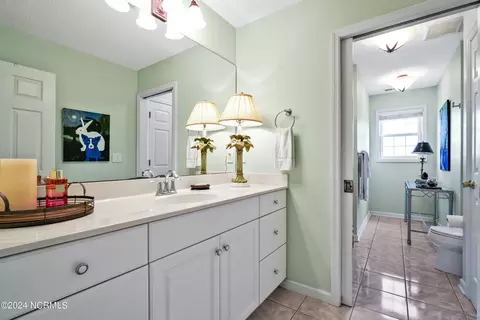 Bath - 422 Lakeview Dr, Hampstead, NC 28443 photo 5 of 6