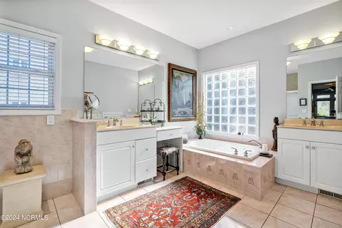 Bath - 422 Lakeview Dr, Hampstead, NC 28443 photo 1 of 6