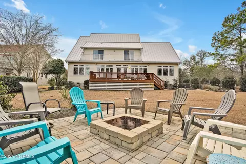 Exterior - 422 Lakeview Dr, Hampstead, NC 28443 photo 6 of 9
