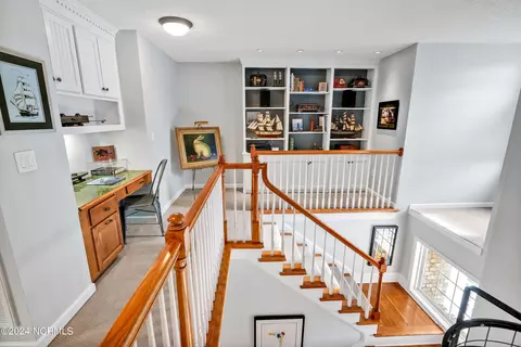 Entry Way - 422 Lakeview Dr, Hampstead, NC 28443 photo 4 of 5