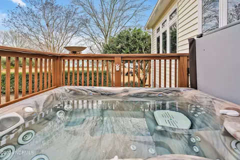 Exterior - 422 Lakeview Dr, Hampstead, NC 28443 photo 8 of 9