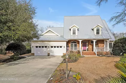 422 Lakeview Dr, Hampstead, NC 28443