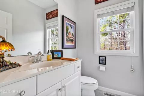 Bath - 422 Lakeview Dr, Hampstead, NC 28443 photo 4 of 6