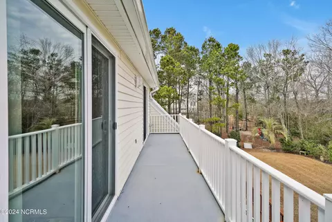 Exterior - 422 Lakeview Dr, Hampstead, NC 28443 photo 3 of 9
