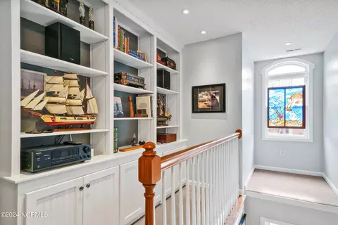 Entry Way - 422 Lakeview Dr, Hampstead, NC 28443 photo 5 of 5