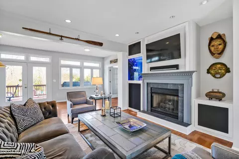 Living - 422 Lakeview Dr, Hampstead, NC 28443 photo 4 of 11