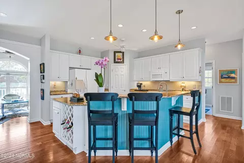 Kitchen - 422 Lakeview Dr, Hampstead, NC 28443 photo 1 of 9