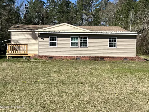 308 James Ave, Lake Waccamaw, NC 28450