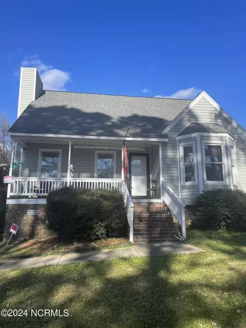 2000 Red Oak Ln, Clayton, NC 27520
