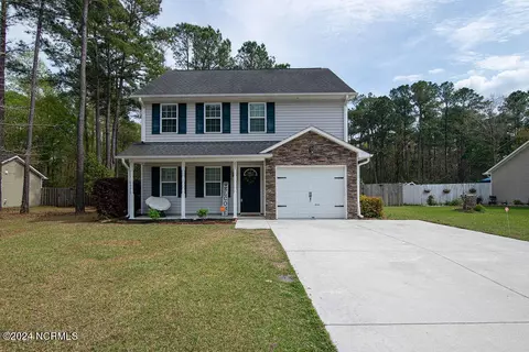220 Peters Ln, Jacksonville, NC 28540