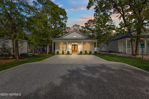 240 NE 68th St, Oak Island, NC 28465