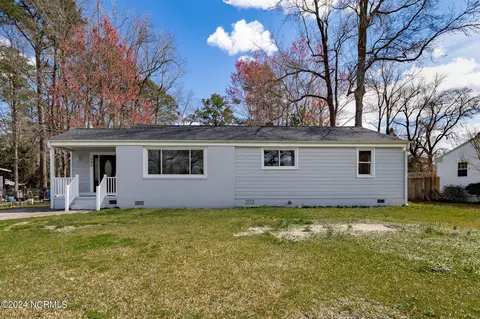 506 Seminole Trl, Jacksonville, NC 28540
