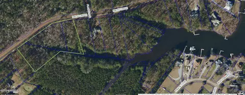 190 Smith Creek Rd, Oriental, NC 28571