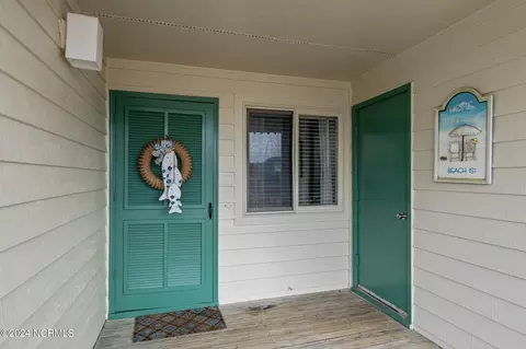 10300 Coast Guard Rd #105D, Emerald Isle, NC 28594