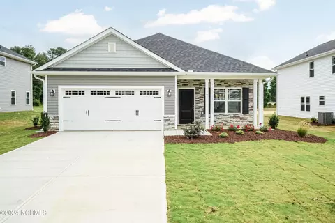739 Greenwich Pl, Richlands, NC 28574
