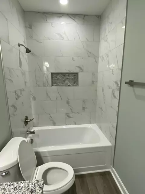 Bath - 3017 Condor Ct, Deep Run, NC 28525 photo 3 of 5