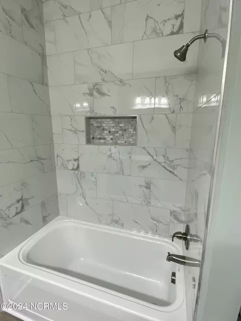 Bath - 3017 Condor Ct, Deep Run, NC 28525 photo 2 of 5