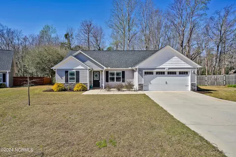 626 Osprey Landing Dr, Holly Ridge, NC 28445
