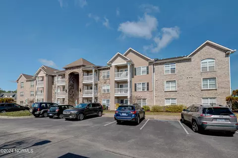 618 Condo Club Dr #107, Wilmington, NC 28412