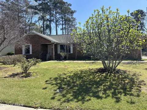 124 Aldersgate Dr, Jacksonville, NC 28546