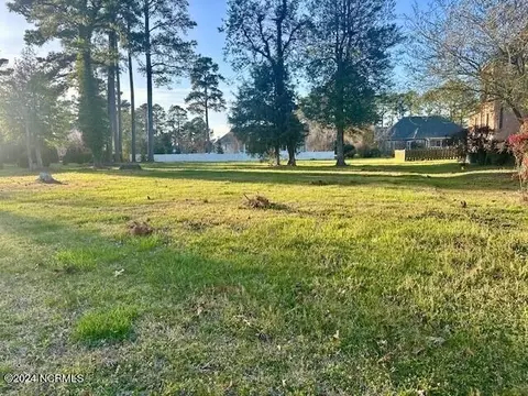 103 Lighthouse Dr, Elizabeth City, NC 27909